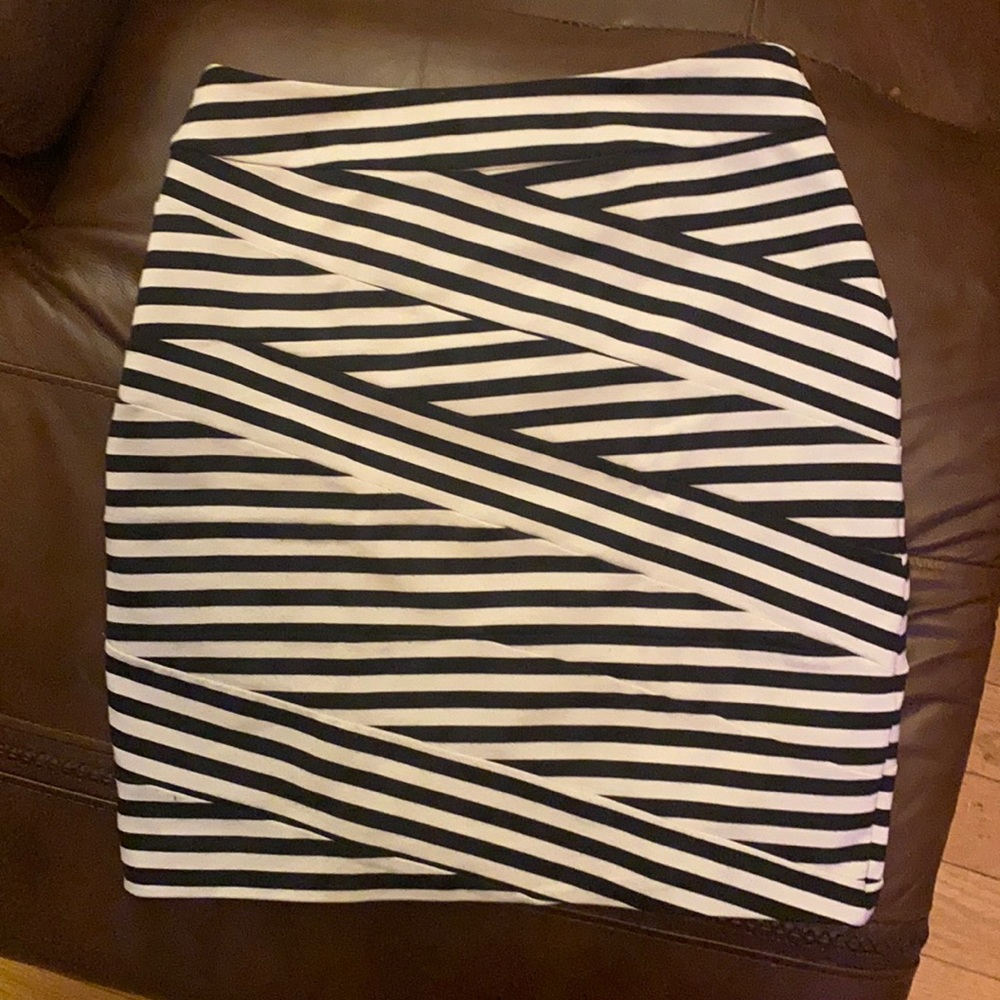 Express stretch skirt